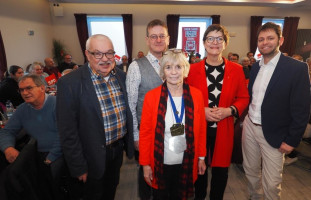 Gesprächs- und diskussionsfreudig waren nicht nur der hiesige SPD-Bundestagskandidat Jürgen Fernengel (von rechts), Parteivorsitzende Saskia Esken, das Töginger Vorstandsduo Birgit Noske und Marco Harrer sowie Unterbezirksvorsitzender Jürgen Gastel, sonde